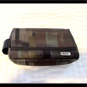 Tumi Zip around case